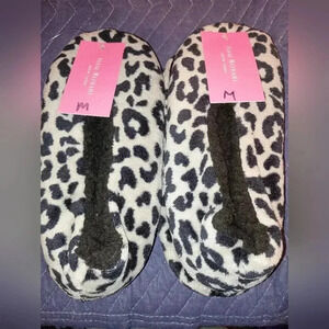 ISAAC‎ MIZRAHI Gift Winter Soft Cozy Leopard Animal print slipper bundle (#909)